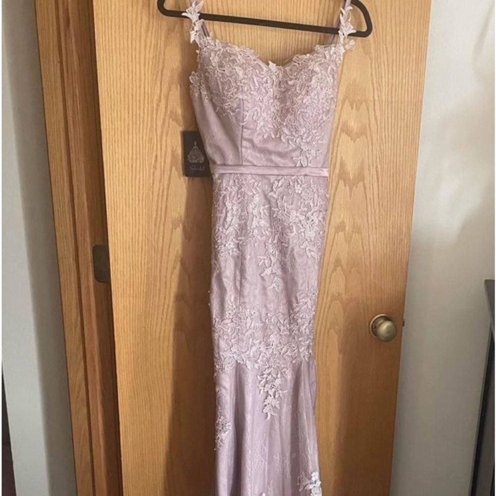 Beautiful dusty lavender dress. Corset back. Brand new never worn. Size 0/2